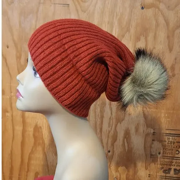 NWT Abercrombie & Fitch Fur Pom Beanie OS Red Ribbed Knit Outdoor Winter Nature - Picture 5 of 9